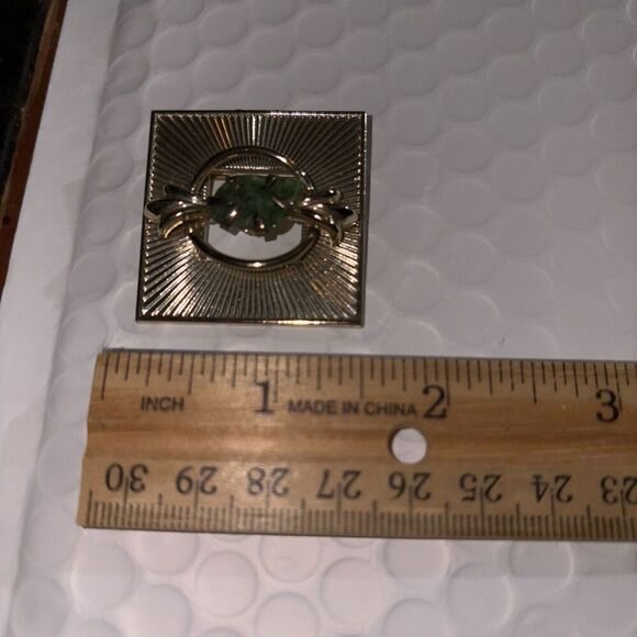 Vintage Coro Pegasis Square Brooch Gold Tone with Green Stone Accent - Picture 1 of 4